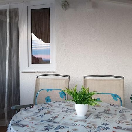 Apartman Dinka Punat Exterior foto