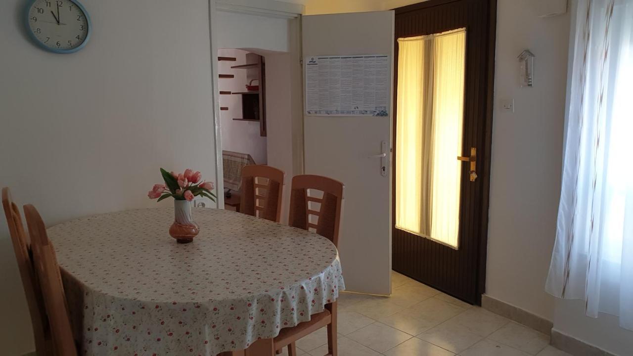 Apartman Dinka Punat Exterior foto